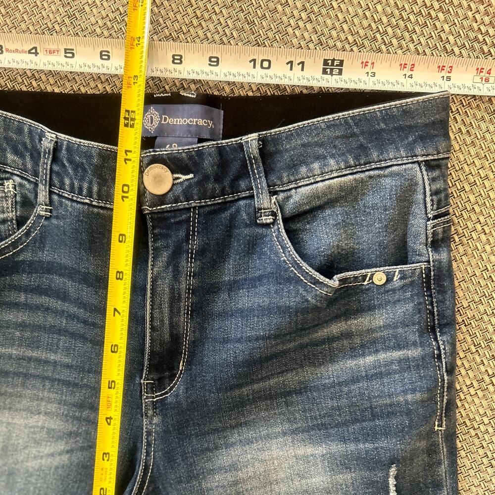 DEMOCRACY NWOT Ab-Solution Mid-Rise Distressed Raw Hem Flare Jeans 8 Med Rinse - Picture 8 of 9